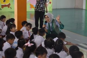 Bunda PAUD Monitor MPLS ke SD Bina Mulya