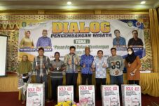 Majukan Destinasi Agrowisata, Ardiansyah Bagikan 300 Racun Hama Bagi Petani Kubu Raya