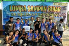 Lomba Sampan Bidar Se Kalbar, Ardiansyah Bagikan Uang Tunai Puluhan Juta Ke Pemenang