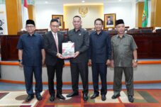 Wali Kota Turut Sahkan Program Pembentukan Perda dan Sampaikan Pendapat Akhir RAPBD 2024