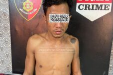 Gagal Curi Besi Lantaran Aksinya Terekam CCTV