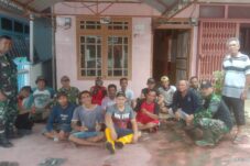 Personel TNI di Sambas Bersama Warga Berantas DBD