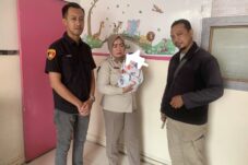 Penemuan Bayi di Teras Rumah Hebohkan Warga Punggur Kecil