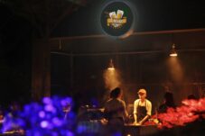 HARRIS Hotel Pontianak dan TUNE ON by Parklife People Mempersembahkan Event “Ajojing 90an Forever Young”