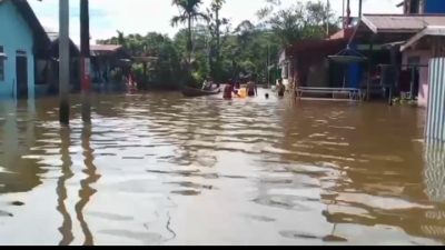 Banjir Rendam Dua Kecamatan Aktivitas Warga Lumpuh Total