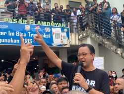 Temui Warga Pontianak, Anies Bantah Hapus Program Bansos