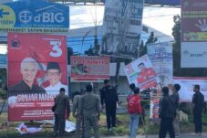 Bawaslu Kubu Raya Bongkar Paksa Ribuan APK di Arteri Supadio