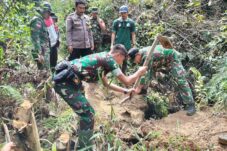 Jelang Nataru, Satgas Pamtas Tutup Jalur Tikus Perbatasan RI