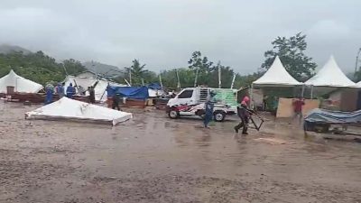 Angin Kencang Porak-Porandakan Wilayah Sukadana