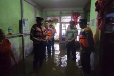 Sungai Kapuas Meluap, Sejumlah Rumah di Sanggau Terendam Banjir