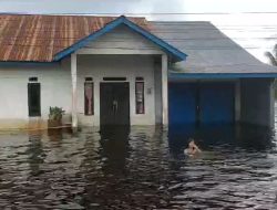Tanggul Jebol, Ratusan Rumah di Singkawang Terendam Banjir