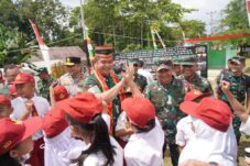 Kasad Tinjau Perbatasan Indonesia-Malaysia Di Jagoi Babang