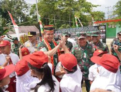 Kasad Tinjau Perbatasan Indonesia-Malaysia Di Jagoi Babang
