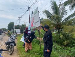Tim Gabungan Sapu Bersih APK Dan Bahan Kampanye Di Singkawang