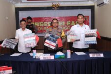 Pria Asal Pontianak Jadi Tersangka Peredaran Rokok Ilegal Di Sanggau