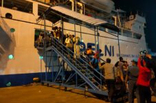 KM Bukit Raya Yang Terbakar, Akhirnya Bersandar di Pelabuhan Dwikora Pontianak