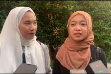 Putri Sedih KM Bukit Raya Tak Jadi Berangkat Ke Surabaya