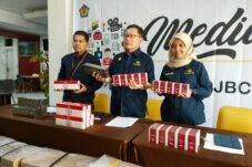 Bea Cukai Kalbar Amankan Jutaan Batang Rokok Ilegal