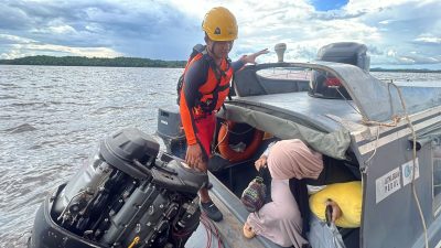 Speed Boat Mati Mesin Di Muara Teluk Batang, 5 Penumpang Terombang Ambing