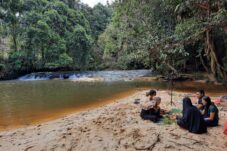 Pesona Riam Tokam Majau, Destinasi Alam Tersembunyi di Kabupaten Sanggau