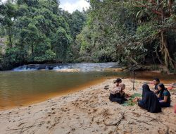 Pesona Riam Tokam Majau, Destinasi Alam Tersembunyi di Kabupaten Sanggau