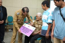 Pemkot Pontianak Salurkan Bantuan Uang Tunai untuk 3.350 KK