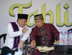 Ribuan Ibu-ibu Pengajian Sambut Ria Norsan di Keraton Pakunegara Tayan