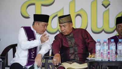 Ribuan Ibu-ibu Pengajian Sambut Ria Norsan di Keraton Pakunegara Tayan
