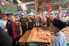 Norsan Blusukan ke Pasar Masuka Sintang, Penataan Infrastruktur Jadi Prioritas