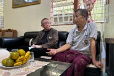 Usai Berkampanye Sutarmidji Jenguk Ustadz Jawani Singkawang