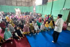 Sambangi Warga Teluk Keramat Sekura, Muda Disambut Meriah