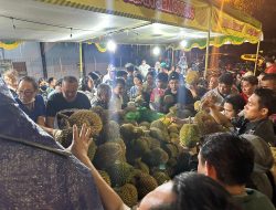 Legitnya Durian Jemongko Menjadi Rebutan Ratusan Warga