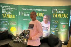 Rico Launching Buku keduanya Berjudul “Kita di Ujung Tanduk”