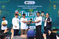 Tarhib Ramadan, Kemenag Bagikan Al-Qur’an dan Bibit Pohon untuk Pelestarian Lingkungan