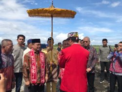 Tiba di Pontianak, Ria Norsan dan Krisantus Disambut Acara Adat Tepung Tawar