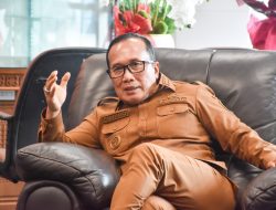 Tolak Mobil Dinas Baru, Bupati Kubu Raya Sujiwo Alihkan Anggaran untuk Perbaikan Jalan Rusak