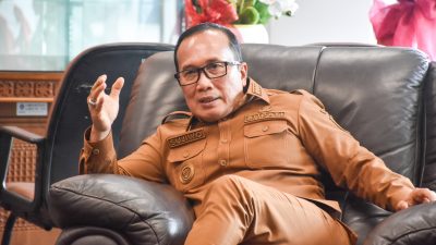 Tolak Mobil Dinas Baru, Bupati Kubu Raya Sujiwo Alihkan Anggaran untuk Perbaikan Jalan Rusak