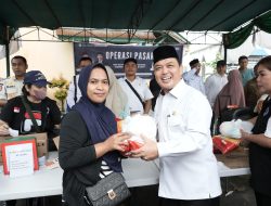 Ria Norsan Sambangi Gerakan Pangan Murah di Sambas
