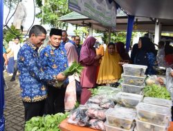 Warga Pontianak Utara Serbu Pasar Murah