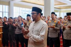 Polda Kalimantan Barat Gelar Salat Ghaib untuk 3 Personel Polres Way Kanan yang Gugur dalam Tugas