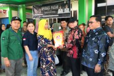 Pemkab Kubu Raya Salurkan 1000 Paket Sembako Bersubsidi