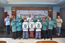 PKK Pontianak Berbagi Bingkisan untuk Anak Binaan LPKA Kelas 2