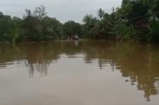 Banjir Beduai Rendam Jalan Lintas Malindo