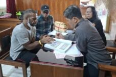 Tersangka KKB Kamenak Gire Resmi Diserahkan ke Kejaksaan Negeri Nabire