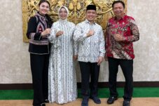 Hari Kedua Idulfitri, Lasarus Bersilaturahmi ke Sejumlah Tokoh di Kalbar