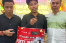 Gelar Halal Bi Halal, Optik Pontianak Bagikan Tiket Umroh
