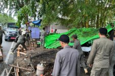 Ditinggal Usai Musim Buah, Belasan Lapak PKL Ditertibkan