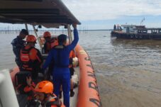 Tim SAR Gabungan Berhasil Temukan Satu Korban Kapal Tenggelam di Muara Jungkat