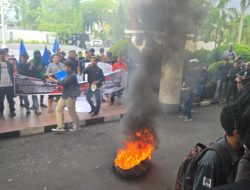 Aksi Demo Nelayan Terkait Peredaran Ikan Salem Impor