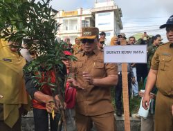 Peringati Hari Bumi Sedunia, Bupati Sujiwo Tanam Pohon di kawasan Tanjung Periuk Ayani 2